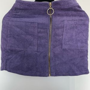 Skirt with a zipper